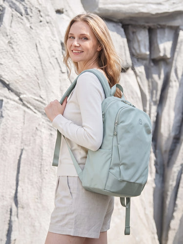 Woman wearing the Tempo Anti-Theft Pack 18L in sage green