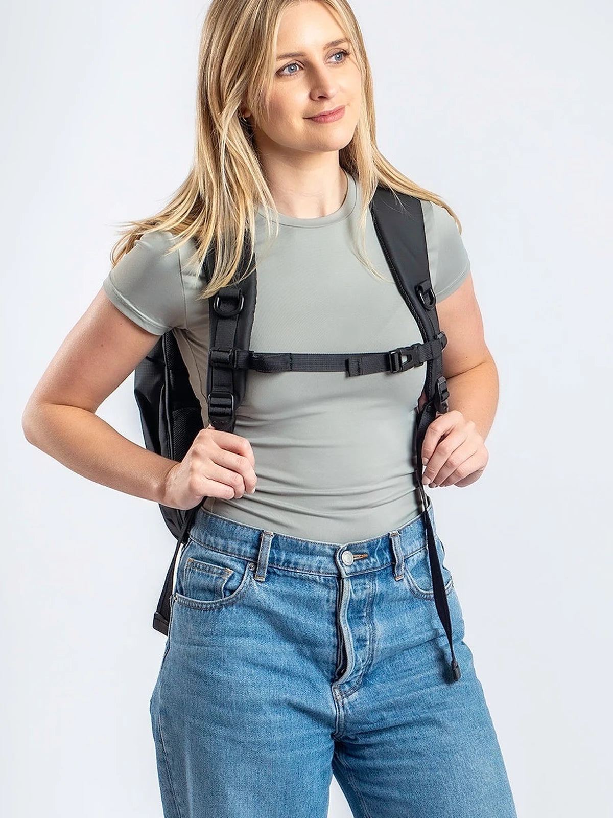 Adjusts to how you carry